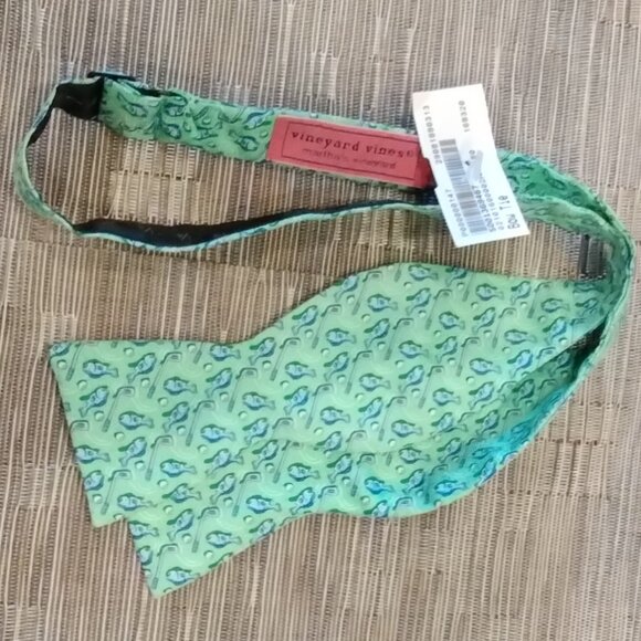 NWT Vineyard Vines Golf/Fish Bowtie 100% Silk Made in USA Green